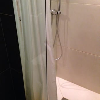 First Hotel Grims Grenka - Shower in room 308 - Hotels Near Me - Oslo, 03