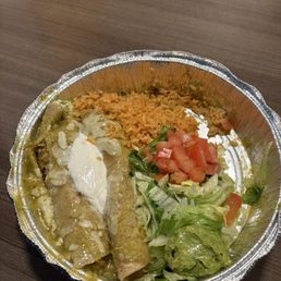 Green Chicken Enchiladas (2) Green Chicken Enchiladas (2)