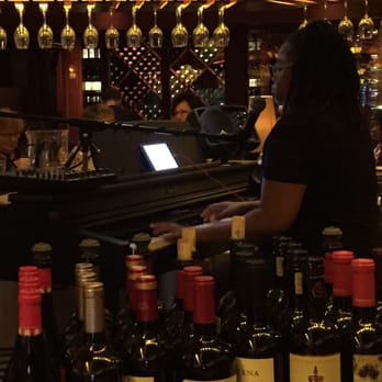 Seasons 52 - Pianist in the middle of the bar. Yes. - New American Near Me - Edison, New Jersey