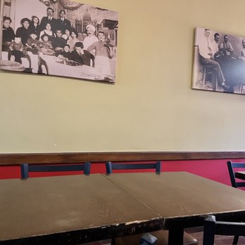 Philomena's - Decor - Pizza Near Me - Sunnyside, New York