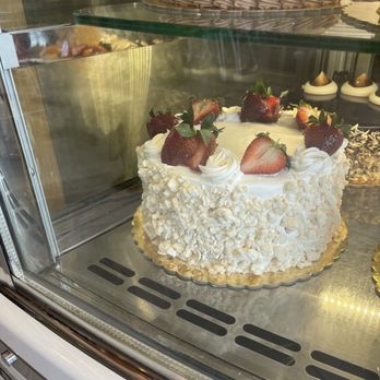 Dulce De Leche Bakery - Strawberry cheesecake cake - Bakeries Near Me - West New York, New Jersey Dulce De Leche Bakery - Strawberry cheesecake cake - Bakeries Near Me - West New York, New Jersey