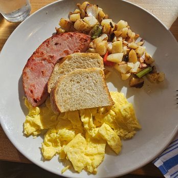 Putah Creek Cafe - Two Egg Combo Breakfast - Breakfast & Brunch Near Me - Winters, California