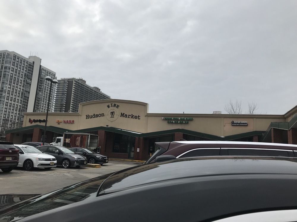HUDSON WINE MARKET Updated August 2024 32 Reviews 1638 Schlosser