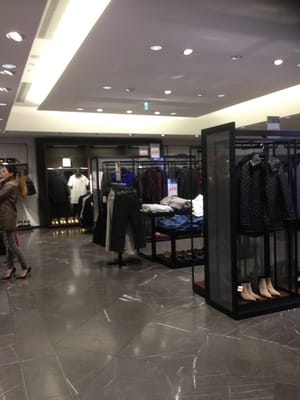 Zara Shibuya Men S Clothing 宇田川町25 10 渋谷駅ハチ公口 渋谷区 東京都 Japan Phone Number Yelp