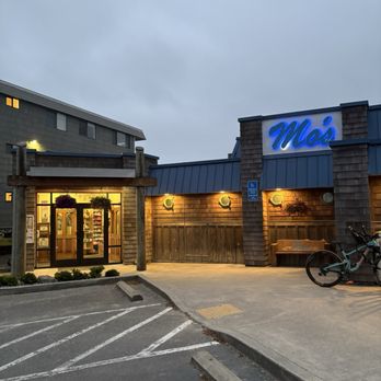 Mo's Seafood & Chowder - Entrance - Seafood Near Me - Cannon Beach, Oregon