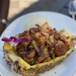 26 Thai Kitchen & Bar - Midtown - Pineapple Boat