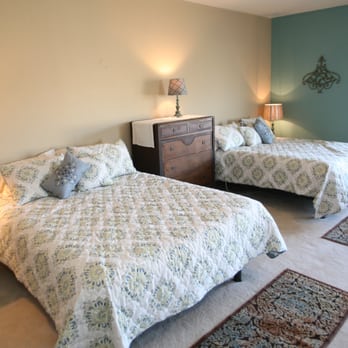 Christmas House Bed & Breakfast - Queen size beds that are adjustable for your comfort in the Studio Suite - Bed & Breakfast Near Me - Racine, Wisconsin Christmas House Bed & Breakfast - Queen size beds that are adjustable for your comfort in the Studio Suite - Bed & Breakfast Near Me - Racine, Wisconsin