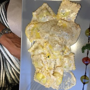 Hostaria Osottoosopra - Truffle sauce on spinach and marscapone ravioli - Italian Near Me - Venezia, VE