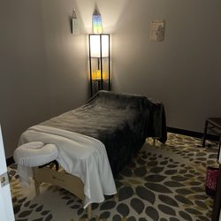 Hands of Gold Massage Therapy  - Relaxing Environment for a Rejuvenating Massage