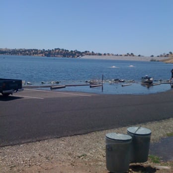Hensley Lake Campground - Lake coming up on to road in campground 2011. - Campgrounds Near Me - Raymond, California