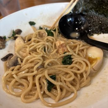 Silverlake Ramen - Garlic Truffle Ramen with chicken - Ramen Near Me - Burbank, California Silverlake Ramen - Garlic Truffle Ramen with chicken - Ramen Near Me - Burbank, California