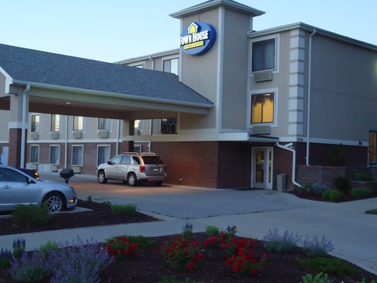 TownHouse Extended Stay Hotel Downtown by null