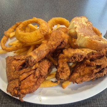 Victory Diner - Fried chicken with fries,rings, and rolls. - Burgers Near Me - Orange, California