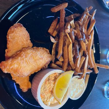 Le Dijon - This is the fish and chip dinner. - French Near Me - Quebec City, Quebec