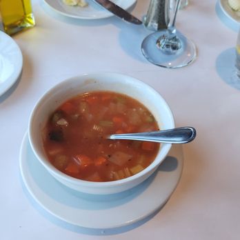 Lucerne Restaurant - Minestrone zupa - Italian Near Me - Camarillo, California