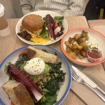 Cafe Madeline - Burrata Salad, Breakfast Brekkie Sandwich - Breakfast & Brunch Near Me - Brooklyn, New York