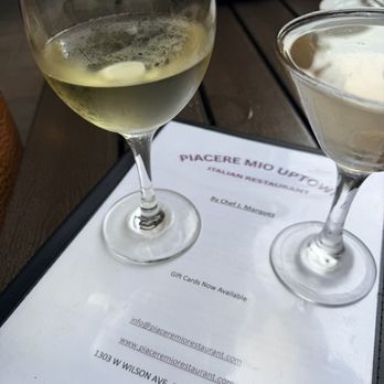 Piacere Mio - Dirty Martini and a glass of wine - Wine Bars Near Me - Chicago, Illinois