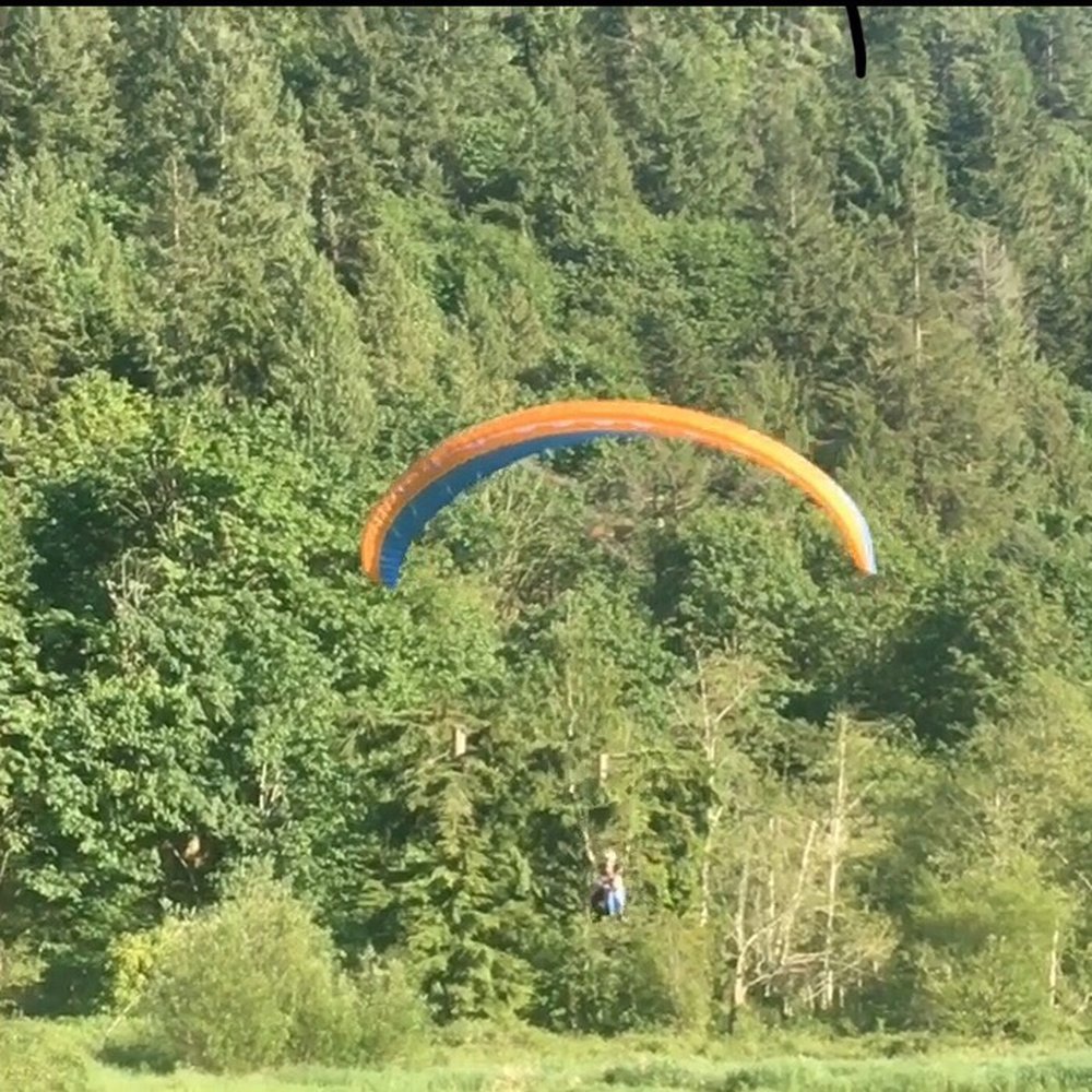 Seattle Paragliding - Paragliding on a sunny day - Paragliding Near Me - Issaquah, Washington