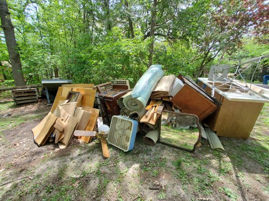 BeeBop's Junk Removal - BeeBop’s Junk Removal is a locally-owned junk and debris removal service.  BeeBop is pleased to assist residential and commercial clients. We carefully deal with unwanted items in a safe, economical, and responsible manner.   BeeBop is ready to go above and beyond for our wonderful clients.