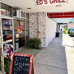 Ed's Grill - Exterior