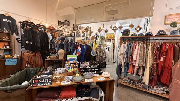 East West Shop by null