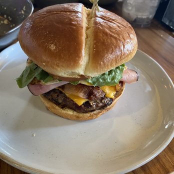 Luka Restaurant - Felling myself burger - Latin American Near Me - Doral, Florida Luka Restaurant - Felling myself burger - Latin American Near Me - Doral, Florida