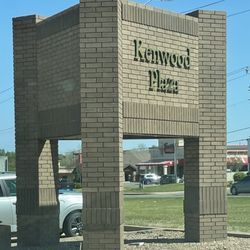 Kenwood Plaza - Road sign
