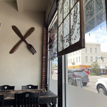 Central Cafe - New American Near Me - Bradenton, Florida