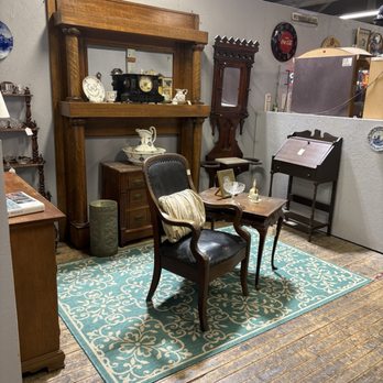 Flory's Antique Depot - Choices - Antiques Near Me - Brookville, Ohio