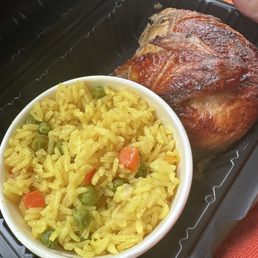 QUARTER CHICKEN YELLOW RICE W/ VEGIS