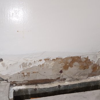 Gold Glove Renovations - Wall above the floor airduct at the end of the renovation - General Contractors Near Me - Thorold, Ontario