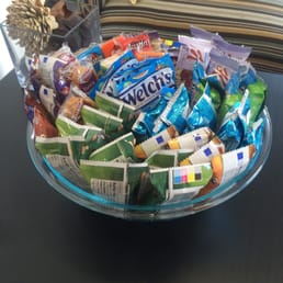 Sarkis offers free snacks and sodas while my son and I wait! There's even a charge station for your smart devices.