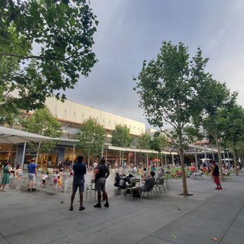 City Center Bishop Ranch - Seating - Shopping Centers Near Me - San Ramon, California