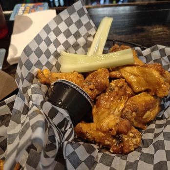 Tully's Good Times - Amherst - Buffalo wings - American Near Me - Amherst, New York