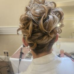 Stella's - Bridal hair