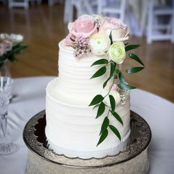 Custom Cake Studio - Let us help you make your wedding day delicious!