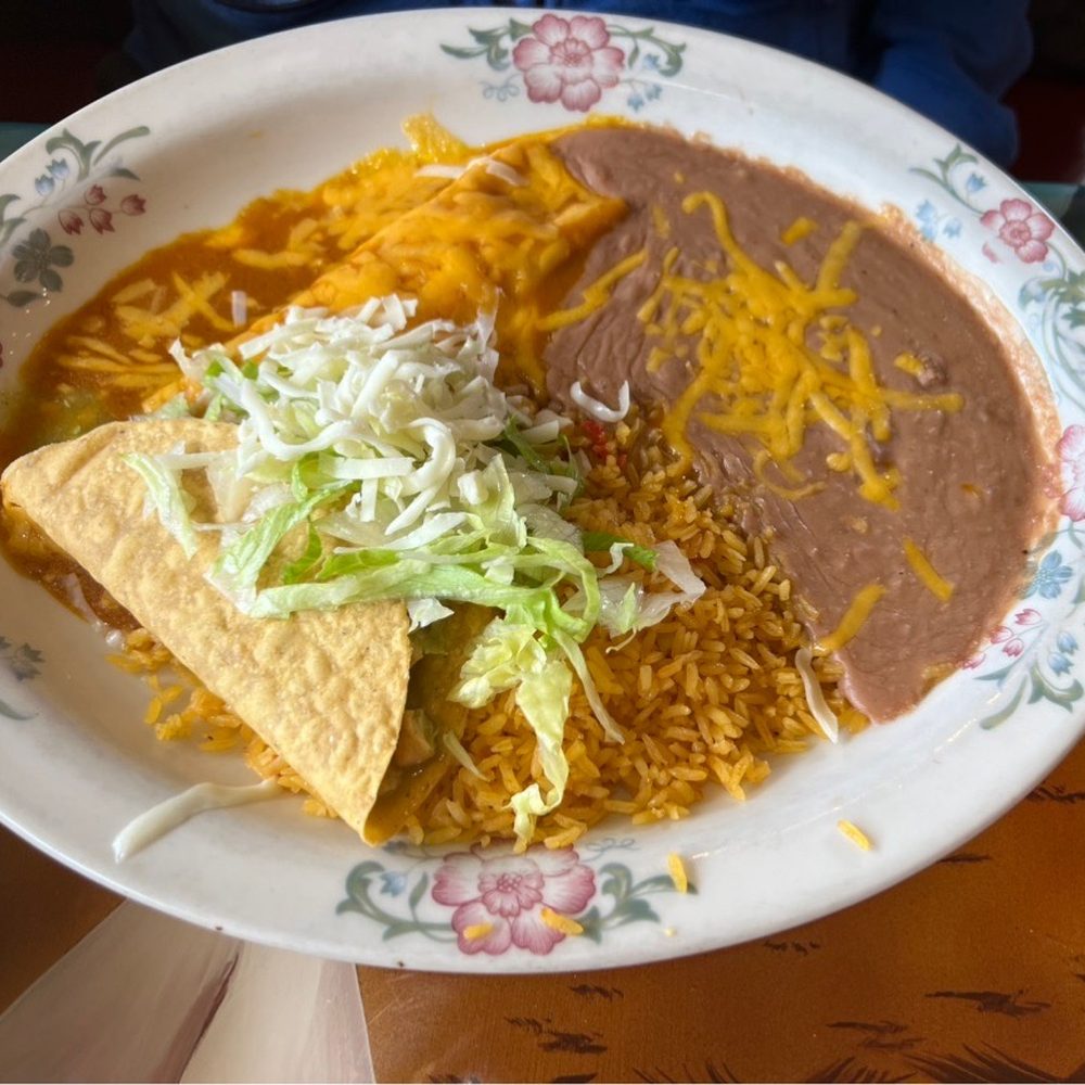 Las Margaritas - Combo plate with taco and enchilada - Mexican Near Me - Marysville, Washington Las Margaritas - Combo plate with taco and enchilada - Mexican Near Me - Marysville, Washington