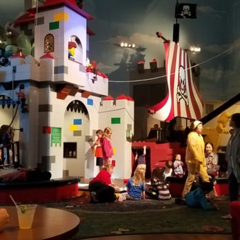Mini's Lounge - Getting ready for story time - Lounges Near Me - Carlsbad, California Mini's Lounge - Getting ready for story time - Lounges Near Me - Carlsbad, California