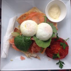 Cudlee Creek General Store Cafe - Poached eggs on Turkish bread, smoked salmon and hollandaise.