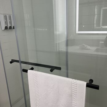 Hotel Mai - Nice, clean shower - Hotels Near Me - Long Beach, California Hotel Mai - Nice, clean shower - Hotels Near Me - Long Beach, California