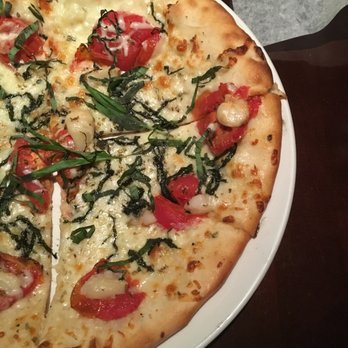 Yard House - HH $6 Margherita Pizza - New American Near Me - Seattle, Washington Yard House - HH $6 Margherita Pizza - New American Near Me - Seattle, Washington