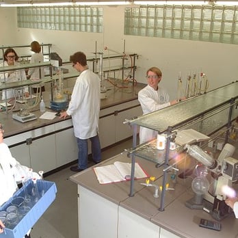 Institut Dr. Flad - Im CTA-Labor - Vocational & Technical School Near Me - Stuttgart, BW