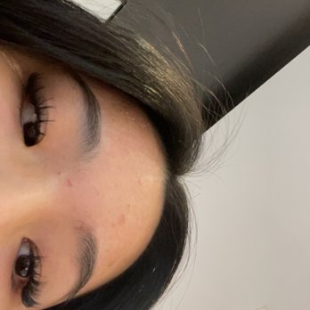 Lash Me Carroll Gardens - Luxe Hybrid Set with some wispy, a mini cat eye shape - Eyelash Service Near Me - Brooklyn, New York Lash Me Carroll Gardens - Luxe Hybrid Set with some wispy, a mini cat eye shape - Eyelash Service Near Me - Brooklyn, New York