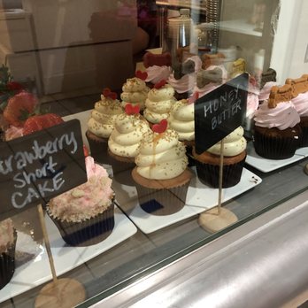 Frosted Cakery - I want everything - Bakeries Near Me - Fresno, California