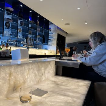 United Polaris Lounge - Airport Lounges Near Me United Polaris Lounge - Airport Lounges Near Me
