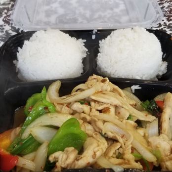 Ruenrom Thai Cuisine - Spicy thai basil chicken w vegg - Thai Near Me - Glendora, California