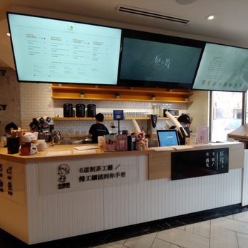 Lucky Tea - Counter at the window - Bubble Tea Near Me - Mississauga, Ontario