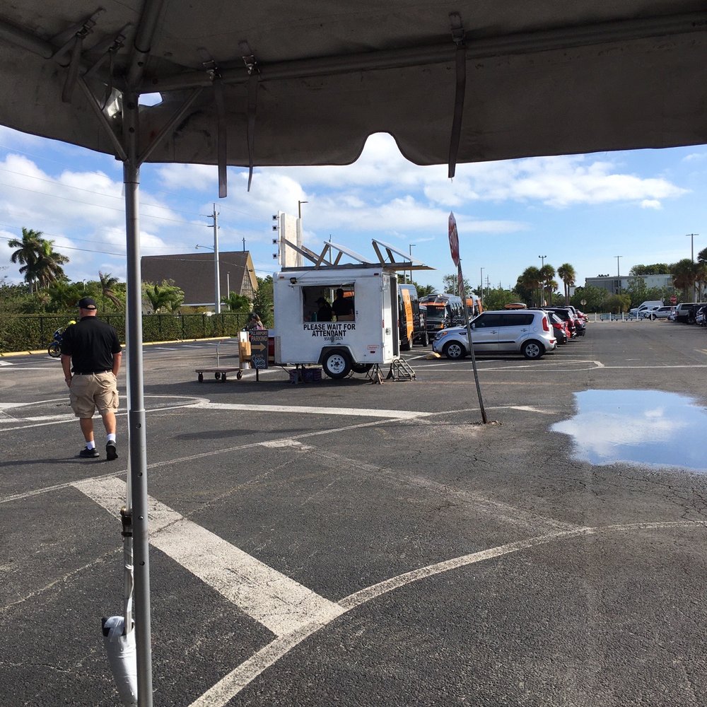 Can you park overnight/during the day for free on the street anywhere close by? Fort Lauderdale Airport Overnight Parking Prices