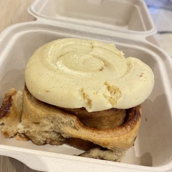 Eller Bakery - Sourdough cinnamon roll - Bakeries Near Me - Costa Mesa, California