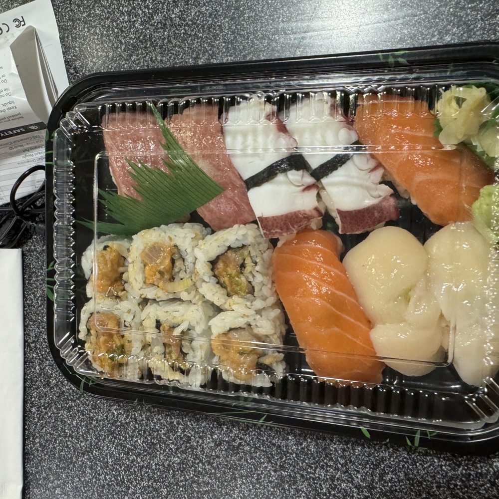 Sushi Yoshi - Otoro, Tako, Salmon, Scallop & Spicy Tuna Roll - Sushi Bars Near Me - Torrance, California